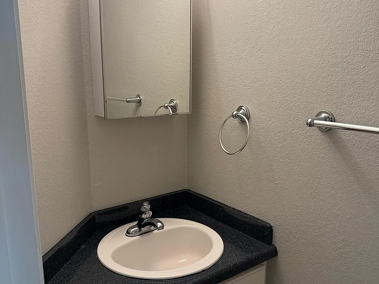 Redmond Park Apts — Photo 75
