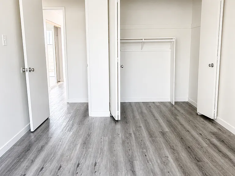Lynrose Manor Apartments — Photo 41
