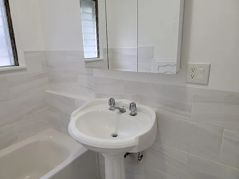 234 S Rexford Dr #2 — Photo 30