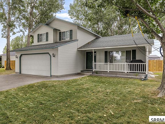 3rd image of 700 Aspen Ave