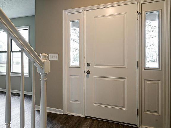 3rd image of 330 Aylesbury Ct