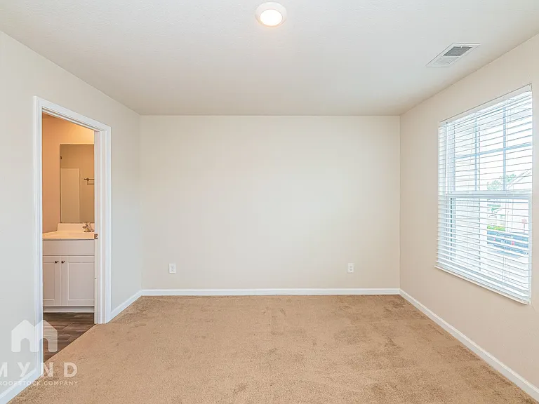 250 Yorktown Ln — Photo 9