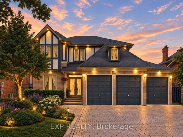 19 Springbrook Dr, Richmond Hill, ON L4B 3R9