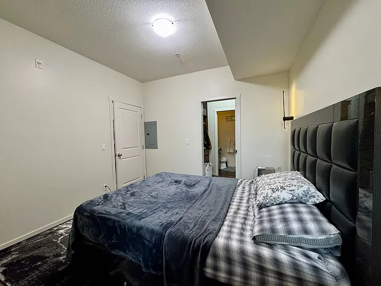 2239 Kingsway #326 — Photo 9