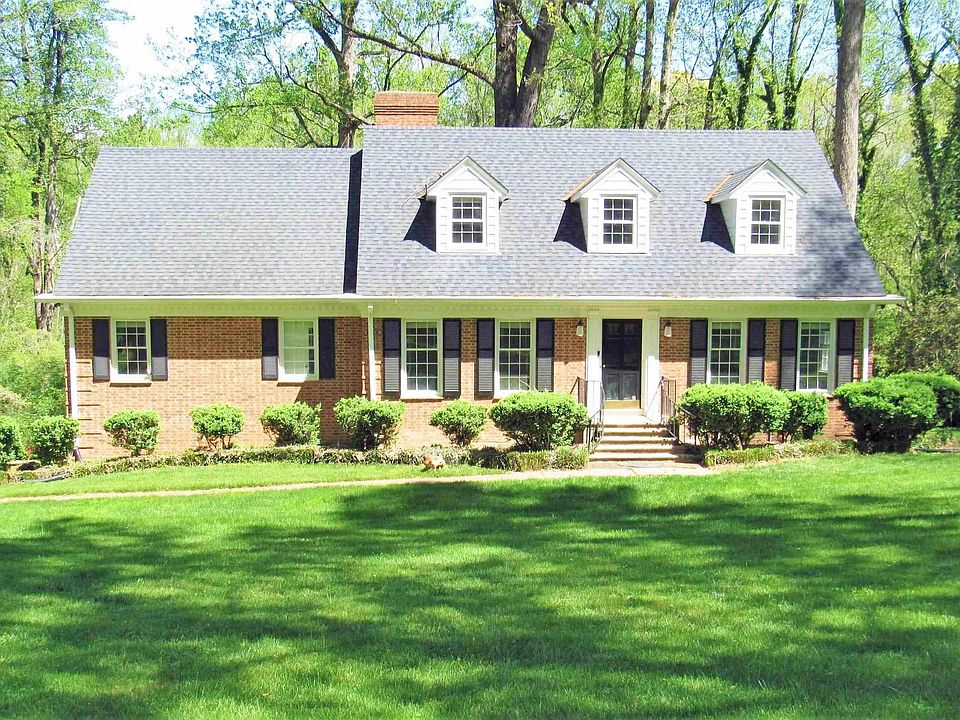 1st image of 126 Pine Cone Dr