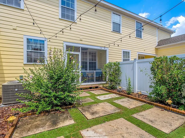 4311 Four Oaks Blvd — Photo 33