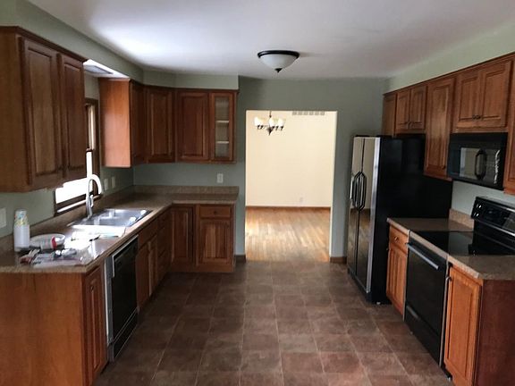 Eat-In Kitchen, all new cherry cabinets.
