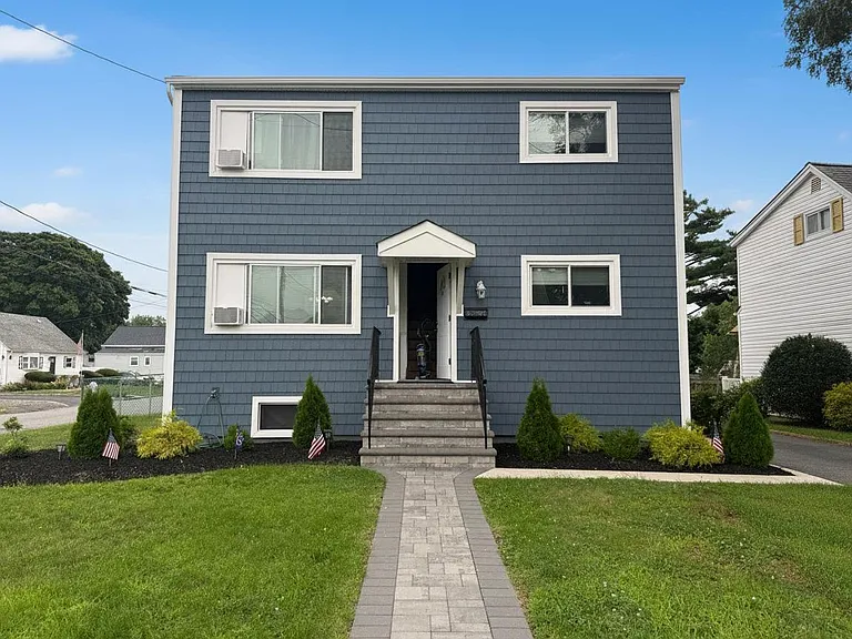 196 Meucci Ave — Photo 1