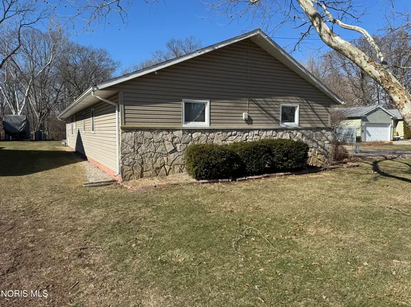 1116 Hurst Dr, Napoleon, OH 43545