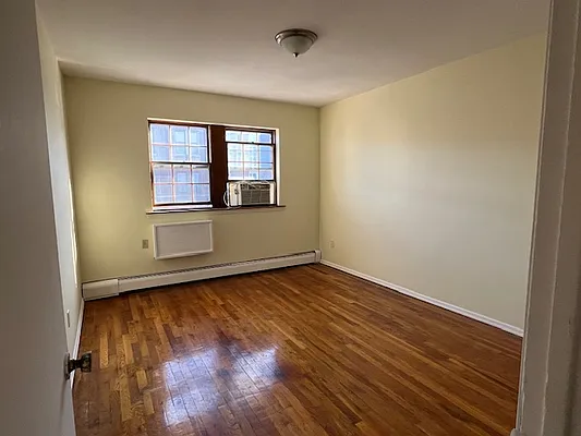 Rented by Zikos Realty Services | media 1