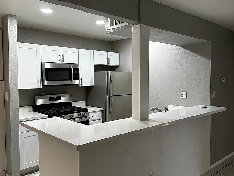 1701 W Tuckey Ln #209 — Photo 1
