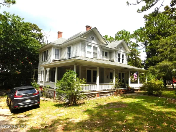 180 N May St, Southern Pines, NC 28387