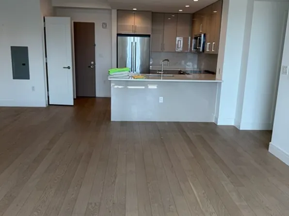 3 Towne Center Dr, Cliffside Park, NJ