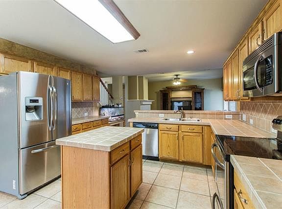 3rd image of 6400 Oakmont Dr