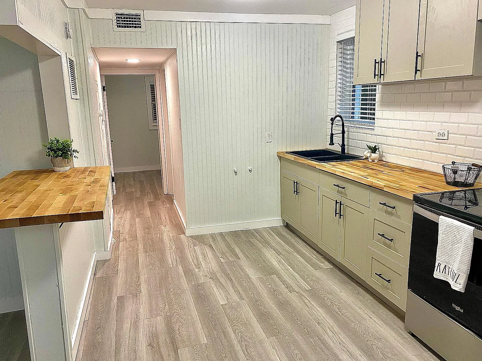 2 bed, 750 sqft, $1,995 — Photo 2