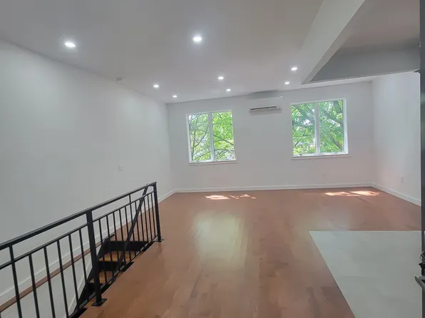 2041 Strauss Street image 25 of 40