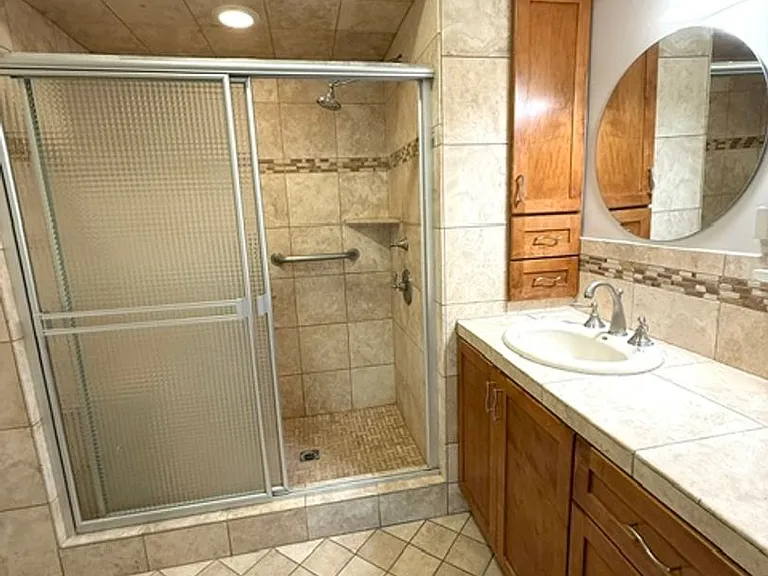 4907 Ocean View Blvd — Photo 12
