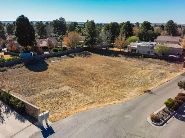 469 Country Oaks Dr, El Paso, TX 79932