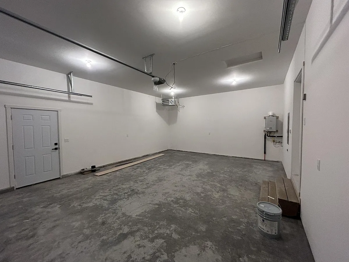 Building Photo - 3480 S Shamrock St #1