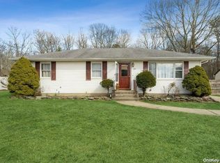 229 Hounslow Rd, Shirley, NY 11967