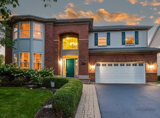 1656 N Woods Way, Vernon Hills, IL 60061