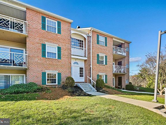 2nd image of 6 Ballindine Ct Unit 101