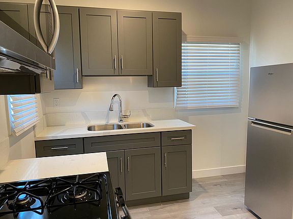 4th image of 1441 Edgecliffe Dr #24