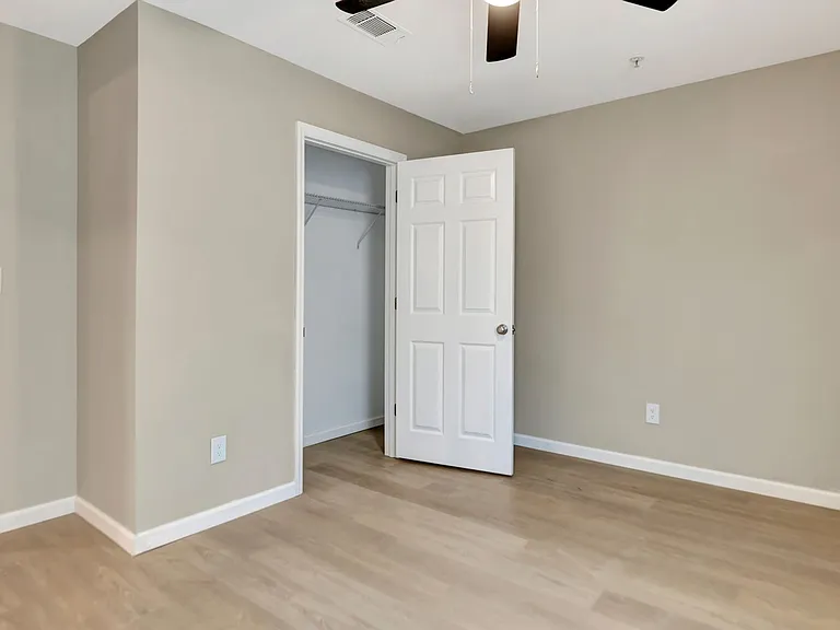 Creekside Apartments — Photo 15