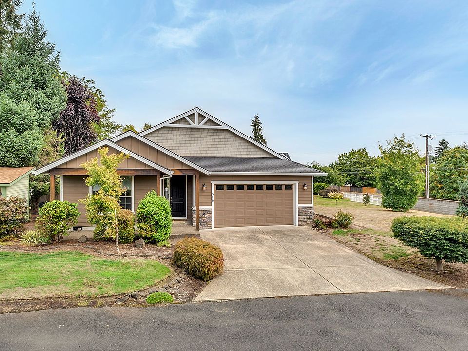 1st image of 376 Forest Pl