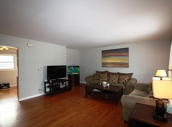3rd image of 1510 Oakwood Ave