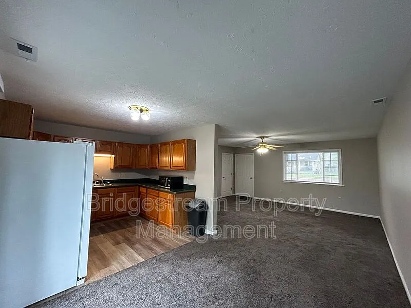 3 bed, 1.0 bath, 1092 sqft, $1,395 — Photo 3