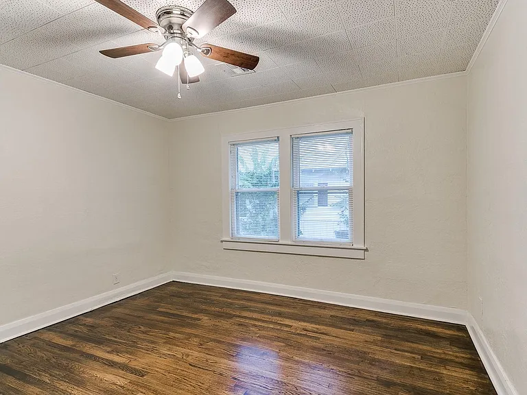 625 W Dewey St — Photo 2
