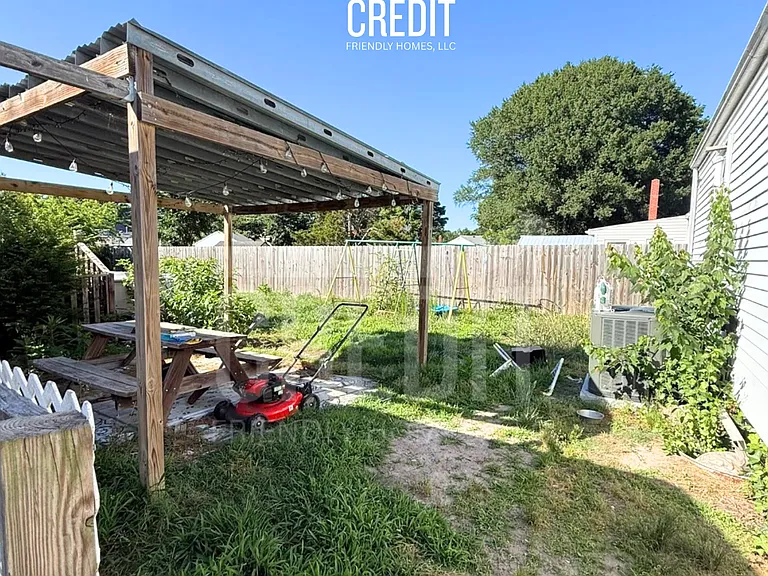 3812 Kingman Ave — Photo 2