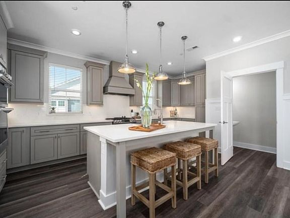 Photos are display only. Actually layout may differ slightly. Please call for more details