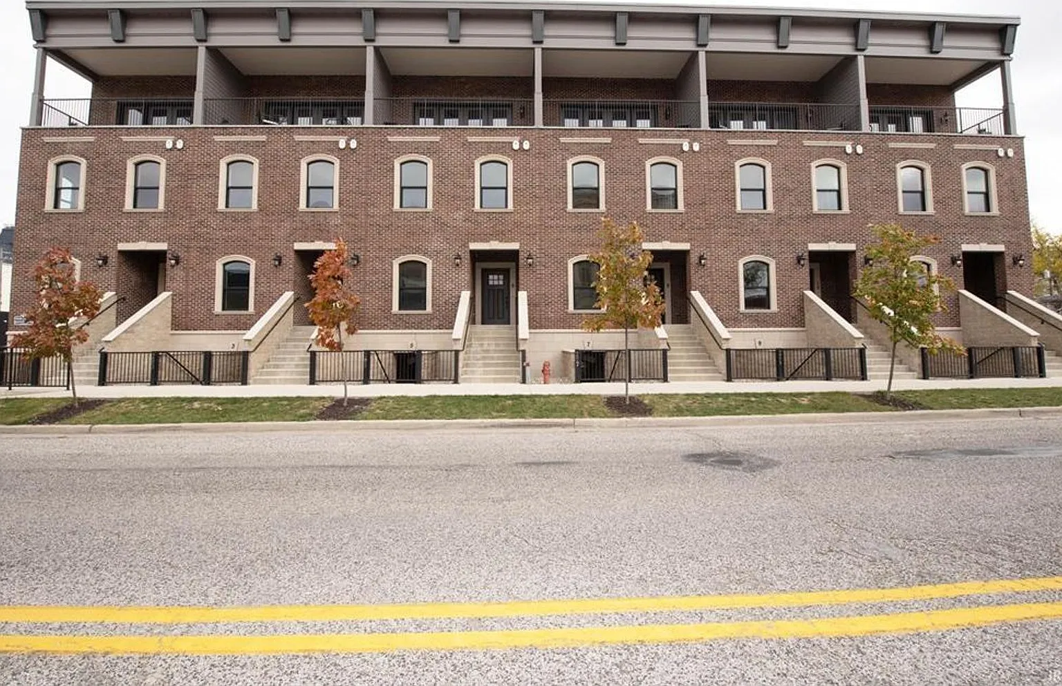 Brownstone Condominiums — Photo 2