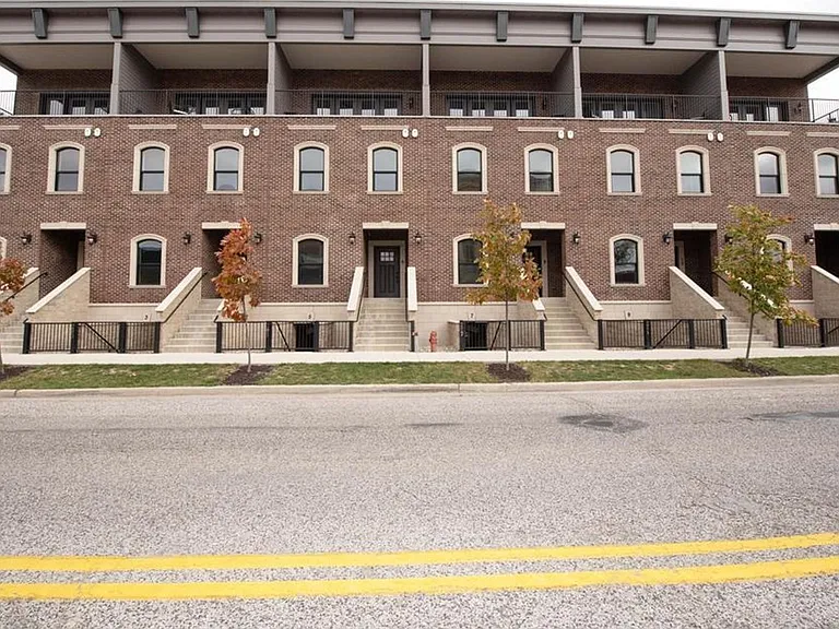 Brownstone Condominiums — Photo 20