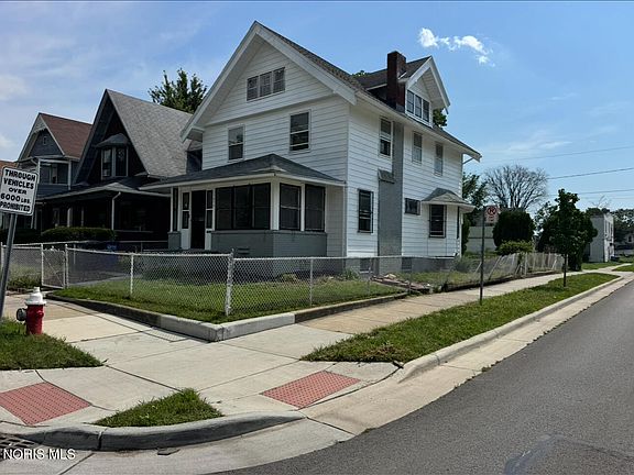 2nd image of 975 Woodland Ave