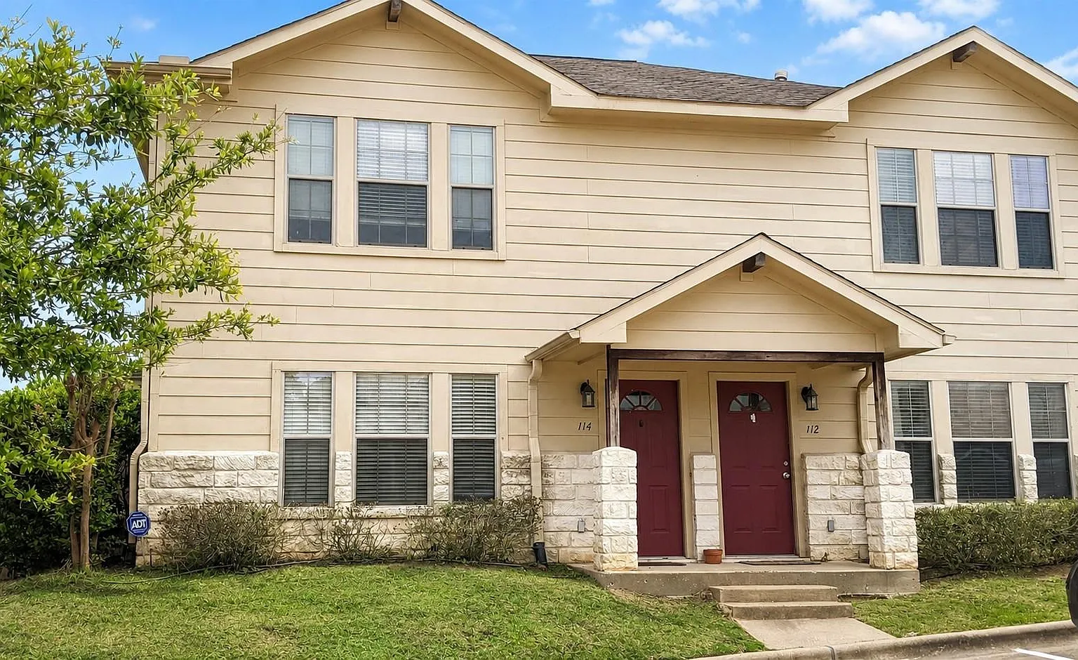 3 bed, 3.0 bath, 1382 sqft, $1,475 — Photo 1
