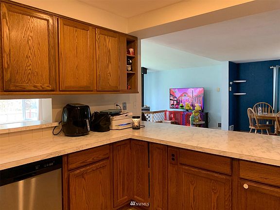 4th image of 140 E Soundview Dr