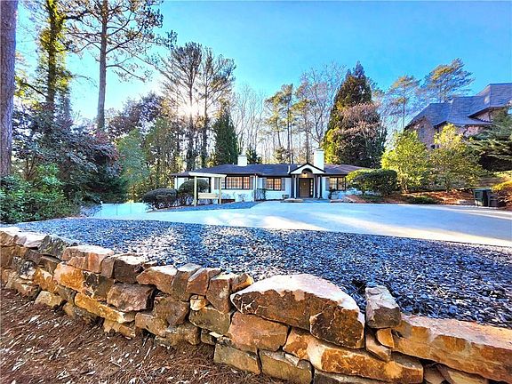 3rd image of 4044 Northside Dr NW