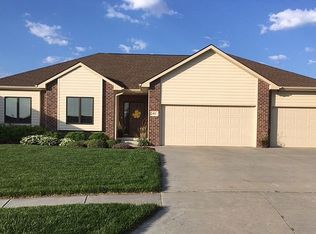 105 Park Drive Pl, Hickman, NE 68372