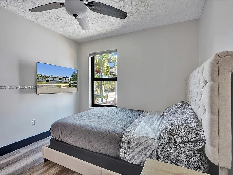 9750 SW 211th St — Photo 29