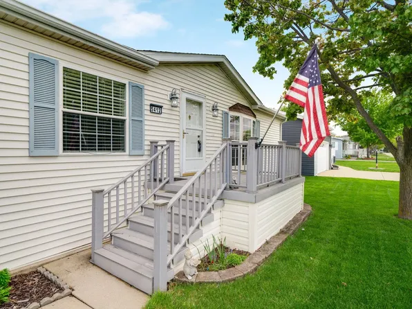 5412 Cypress Ln, Machesney Park, IL 61115