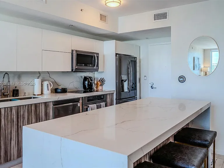 90 SW 3rd St #3703 — Photo 5