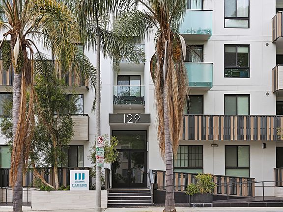 Front of Kings on Third by Wiseman