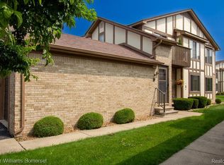 816 Country Club Dr, Saint Clair Shores, MI