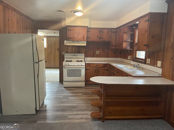 2nd image of 2611 Rice St
