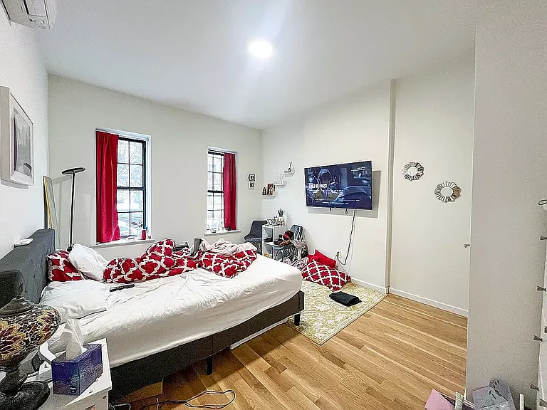 1114 Gates Ave #1 — Photo 4