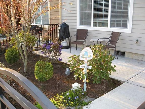 front view: gated front courtyard with large patio
