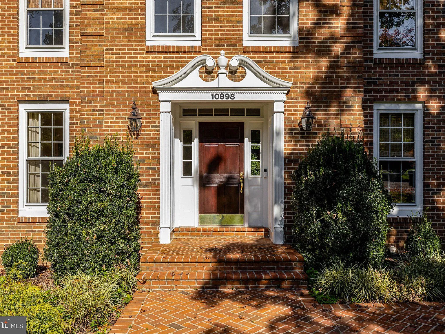 5 bed, 3.5 bath, 3516 sqft, $5,100 — Photo 4